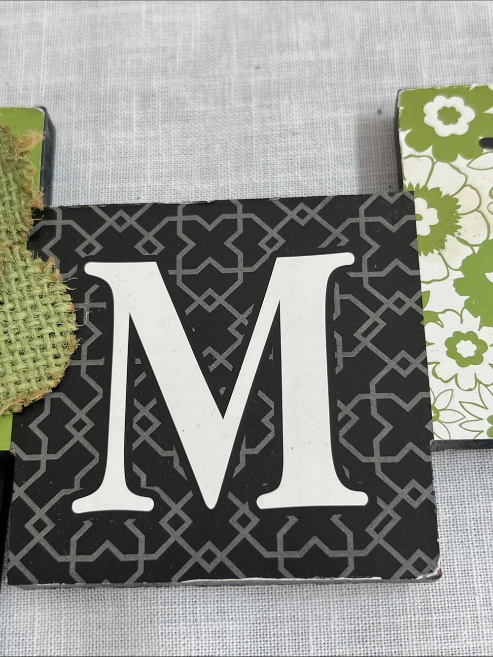 🌞 Home Wall Decor 'HOME' Hook Coat Rack with Green Burlap Flower for “o”